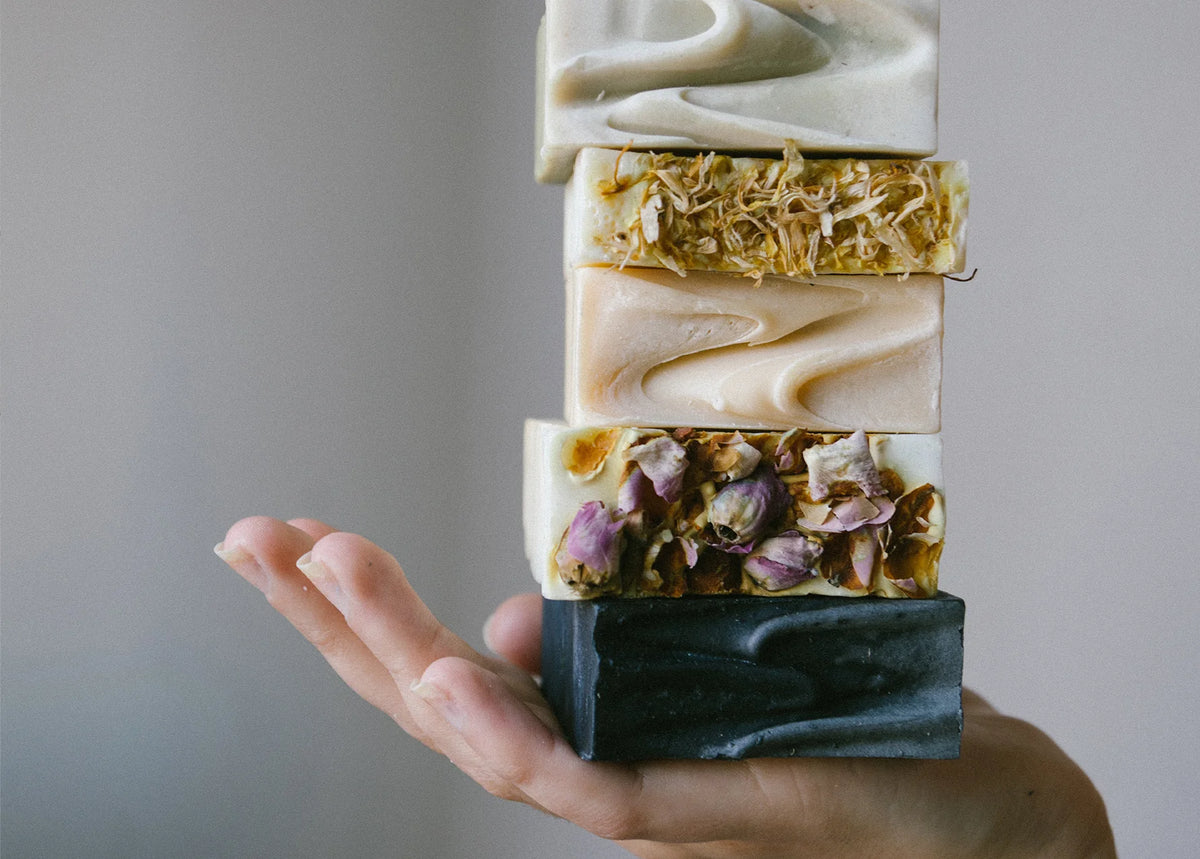 DES PRODUITS NATURELS, FABRIQUÉS EN FRANCE,POUR LA BEAUTÉ, LE BIEN-ÊTRE ET L'HYGIÈNE.